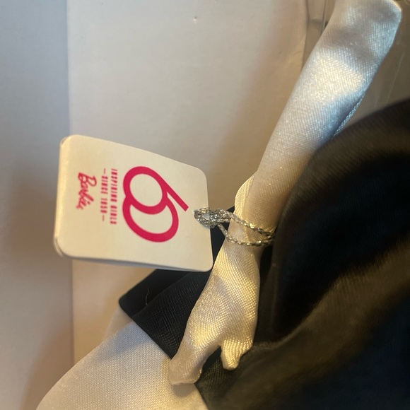 [SOLD] BARBIE DOLL MATTEL BLACK WHITE FOREVER SILKSTONE FASHION BARBIE - Picture 5 of 16